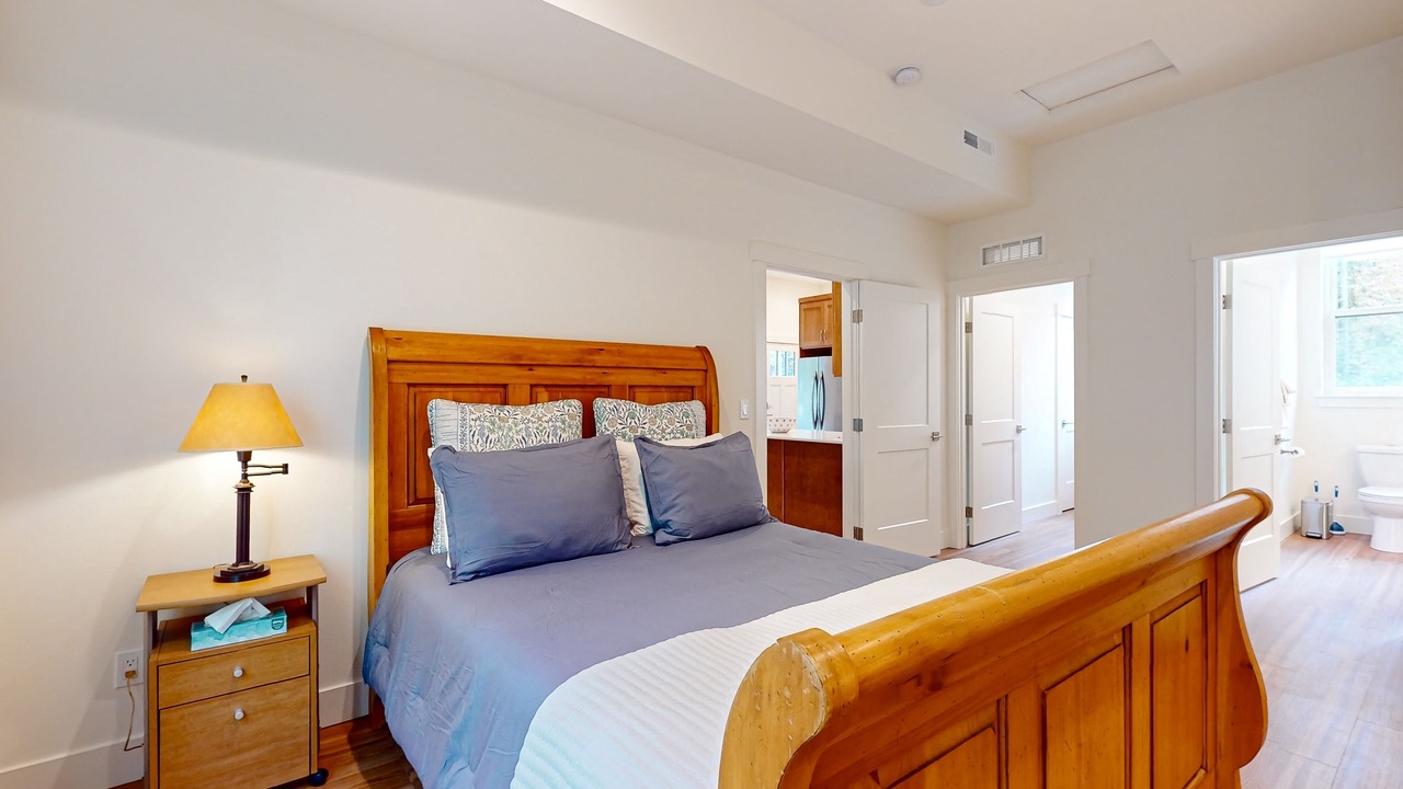 Photo of Bedroom in Rollingbay