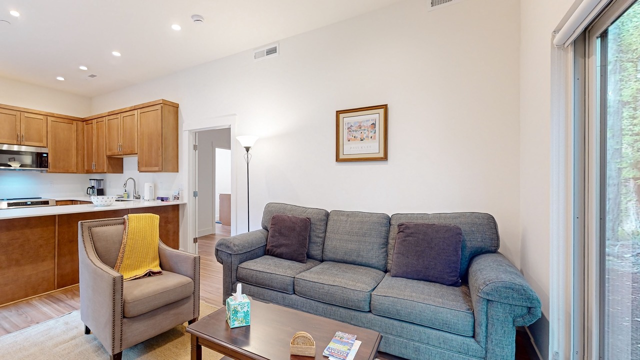 Photo of Livingroom in Rollingbay