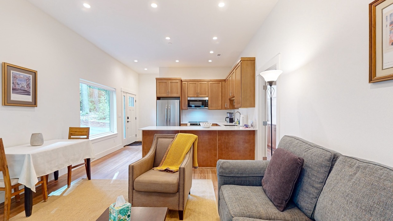 Photo of Livingroom in Rollingbay
