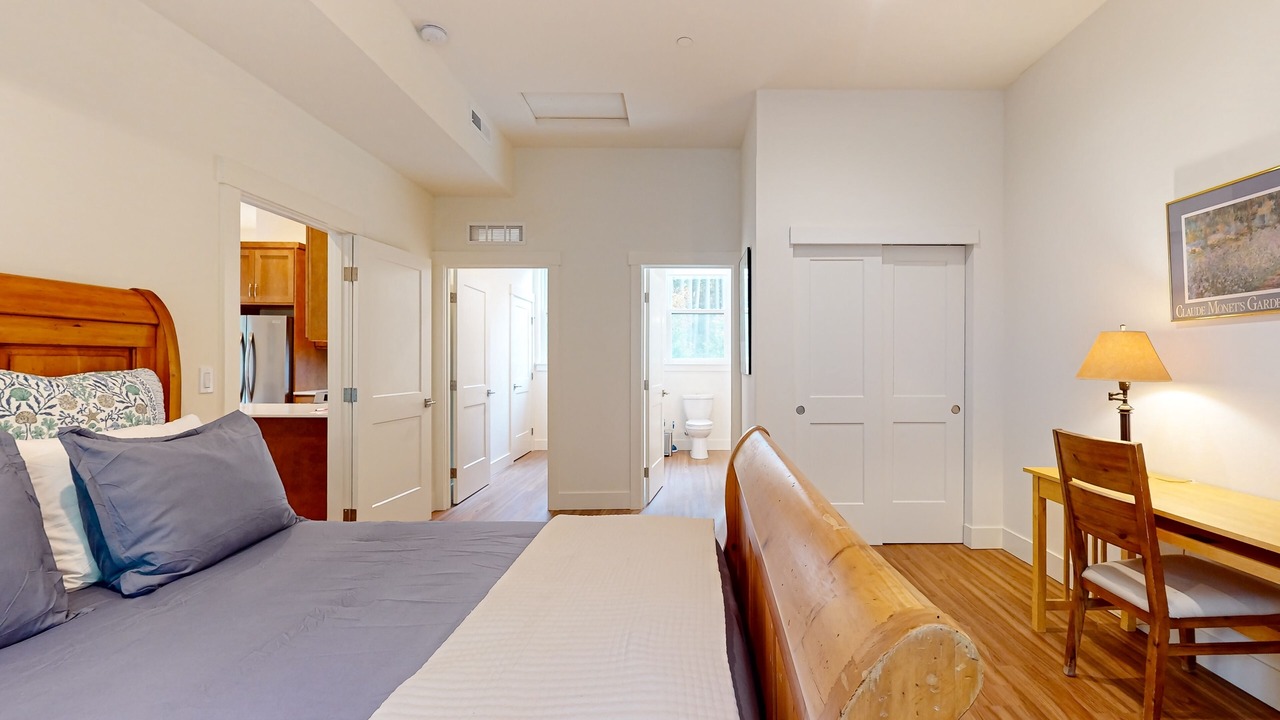 Photo of Bedroom in Rollingbay