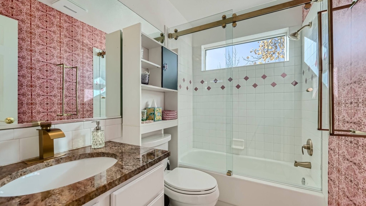 Photo of Bathroom in Dakota Ridge - Northbriar