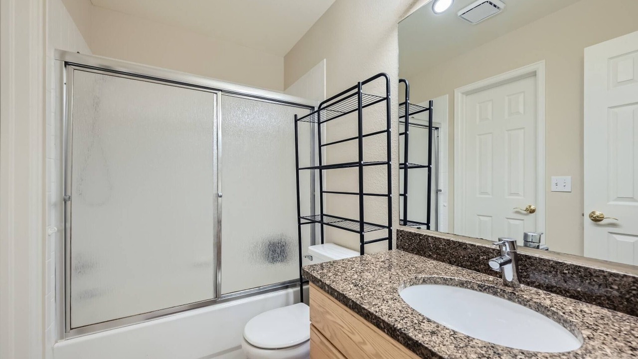 Photo of Bathroom in Dakota Ridge - Northbriar