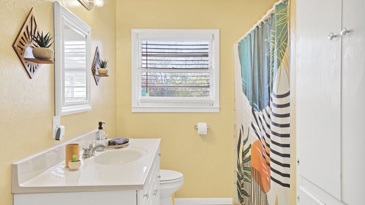 Photo of Bathroom in Central Arlington