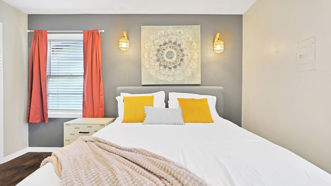 Photo of Bedroom in Central Arlington