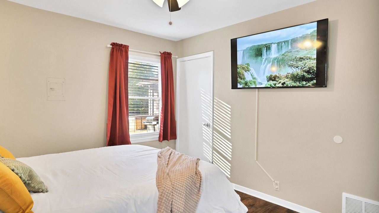 Photo of Bedroom in Central Arlington