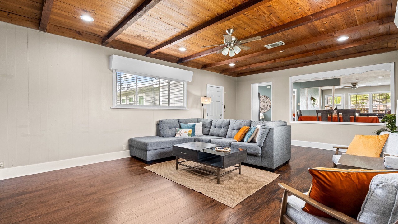 Photo of Livingroom in Central Arlington