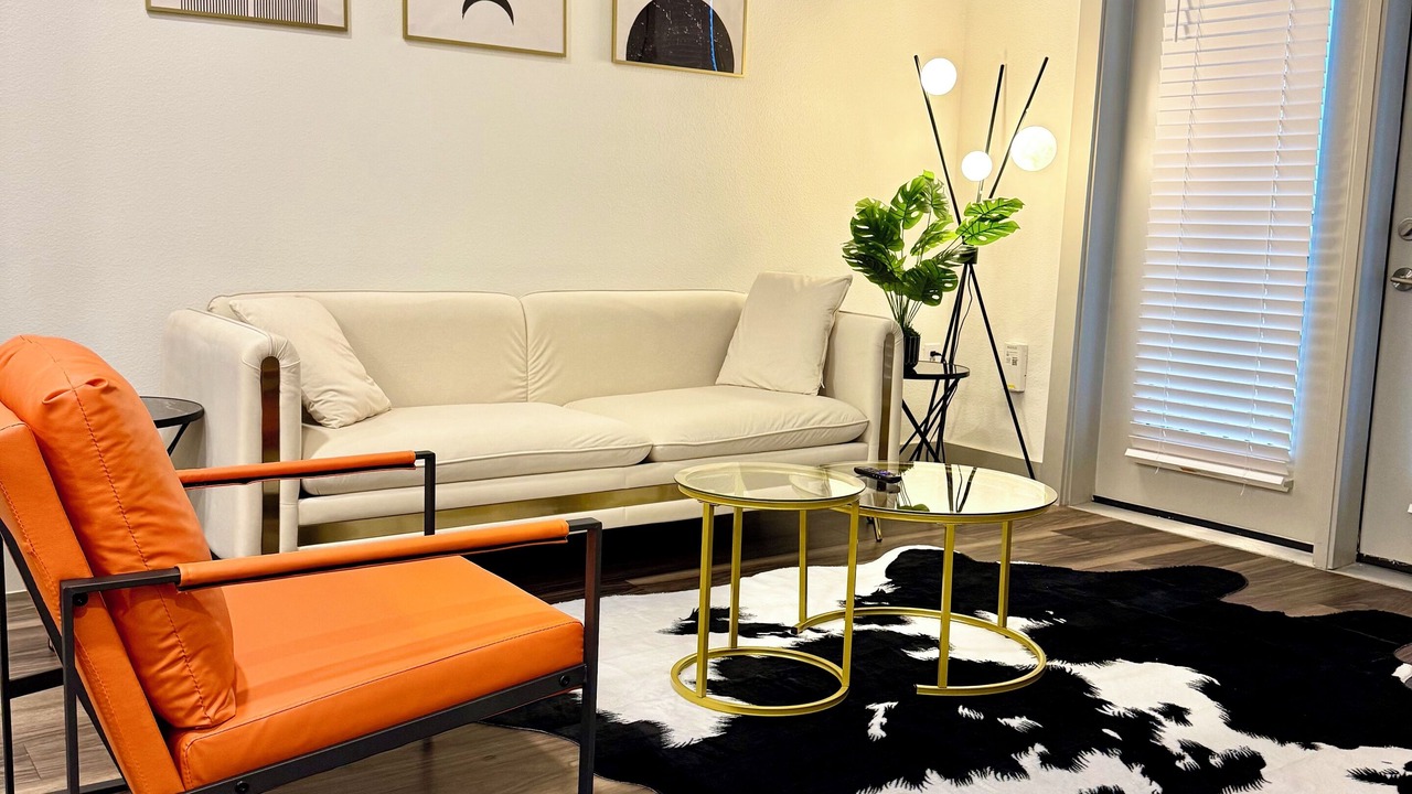 Photo of Livingroom in Addison