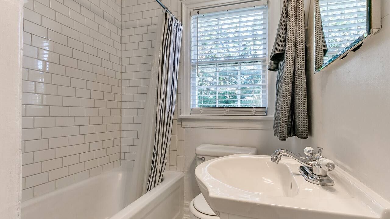 Photo of Bathroom in Central Oklahoma City
