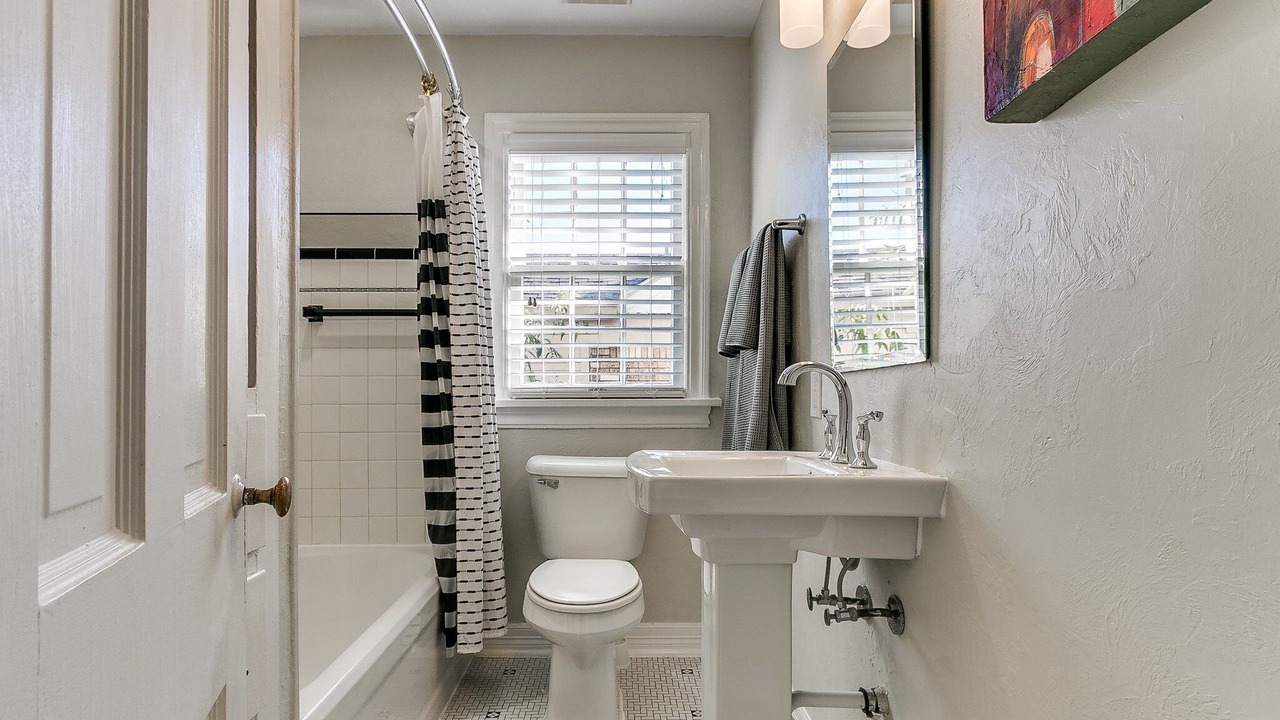 Photo of Bathroom in Central Oklahoma City