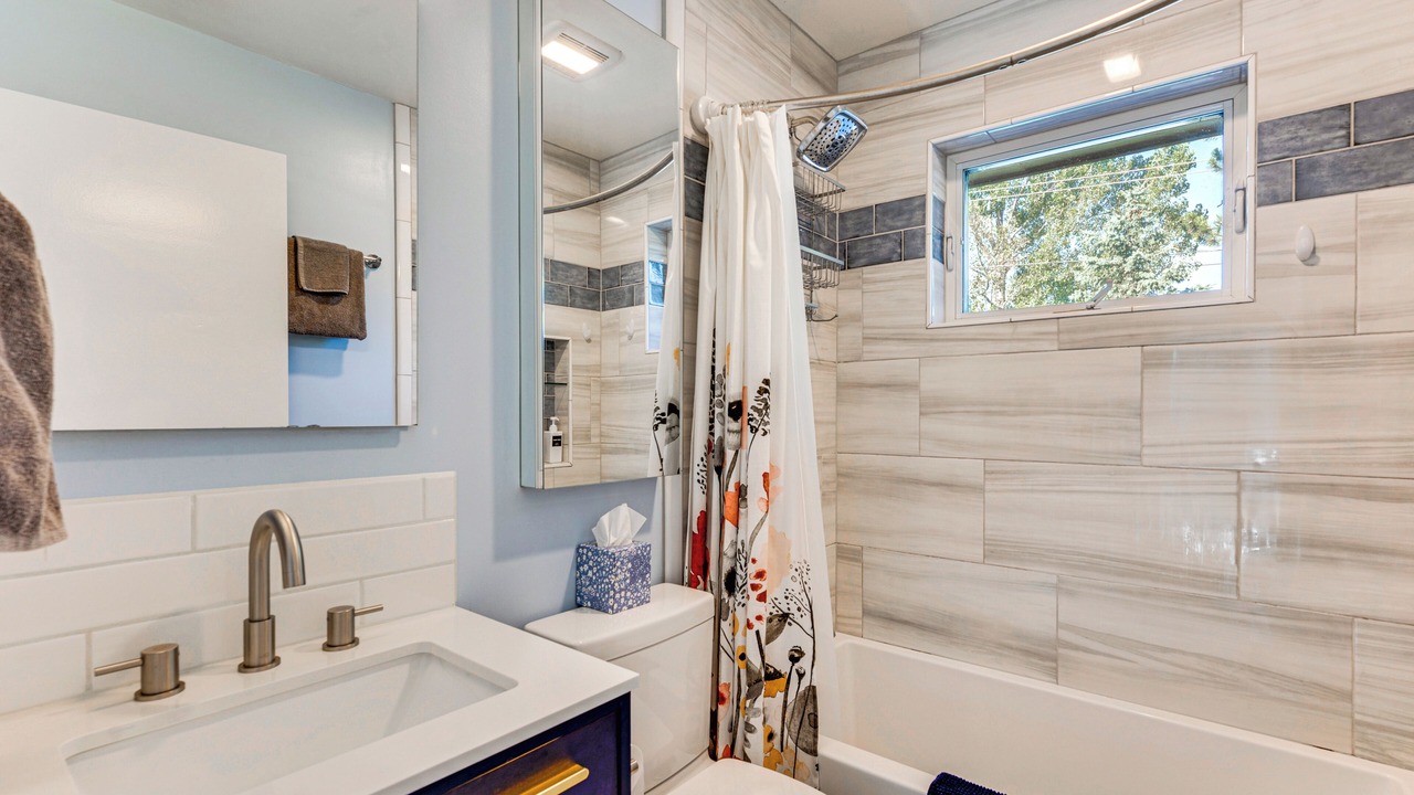 Photo of Bathroom in Baseline Sub