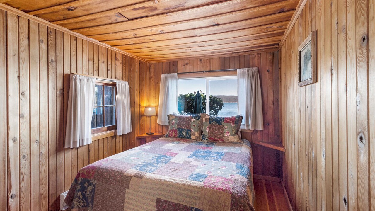 Photo of Bedroom in Eastsound