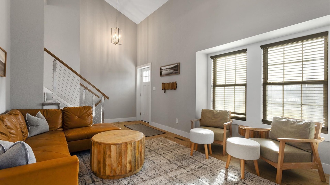 Photo of Livingroom in Clay County