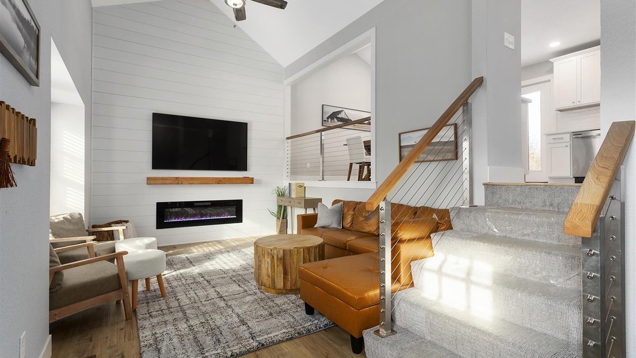 Photo of Livingroom in Clay County