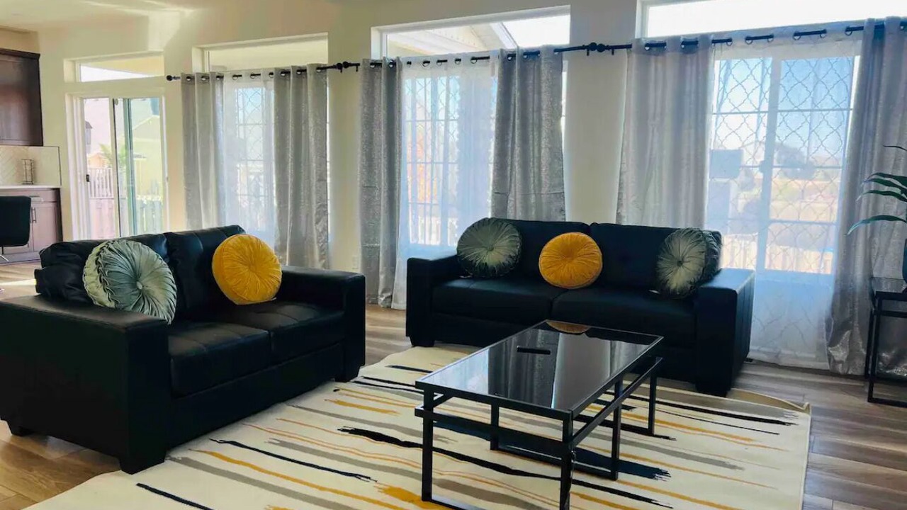 Photo of Livingroom in Aurora