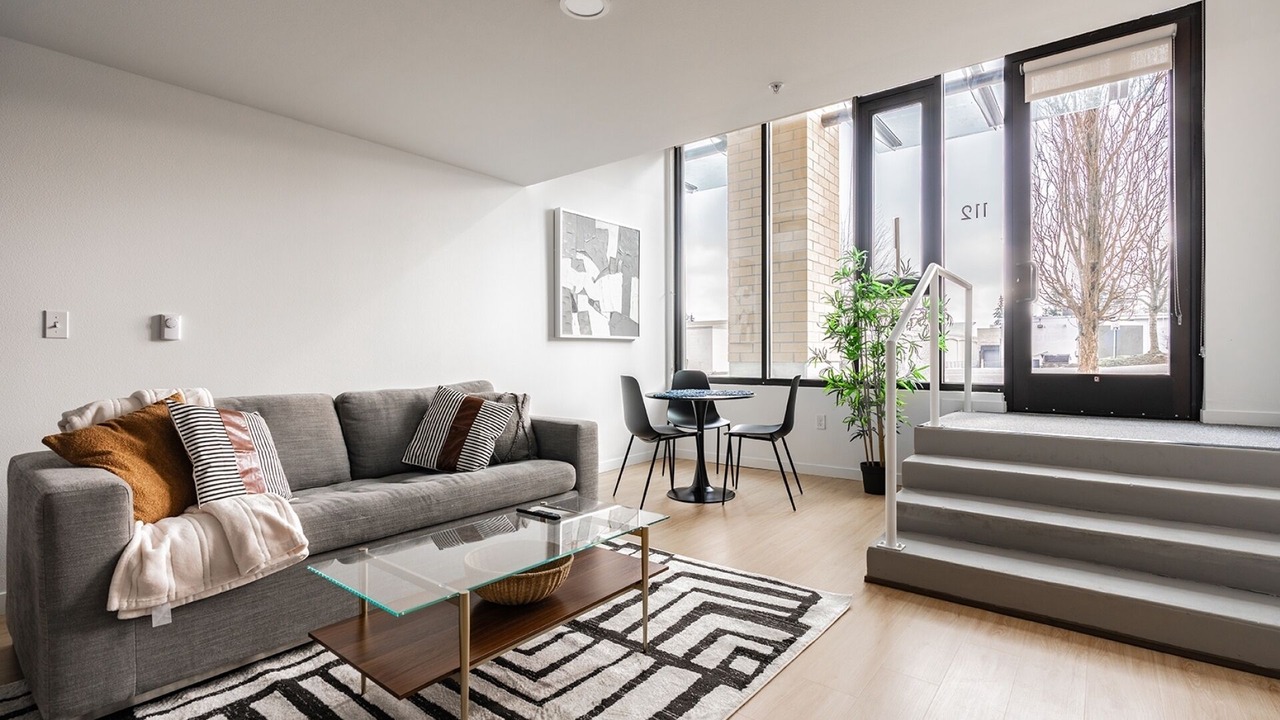 Photo of Livingroom in West Bellevue