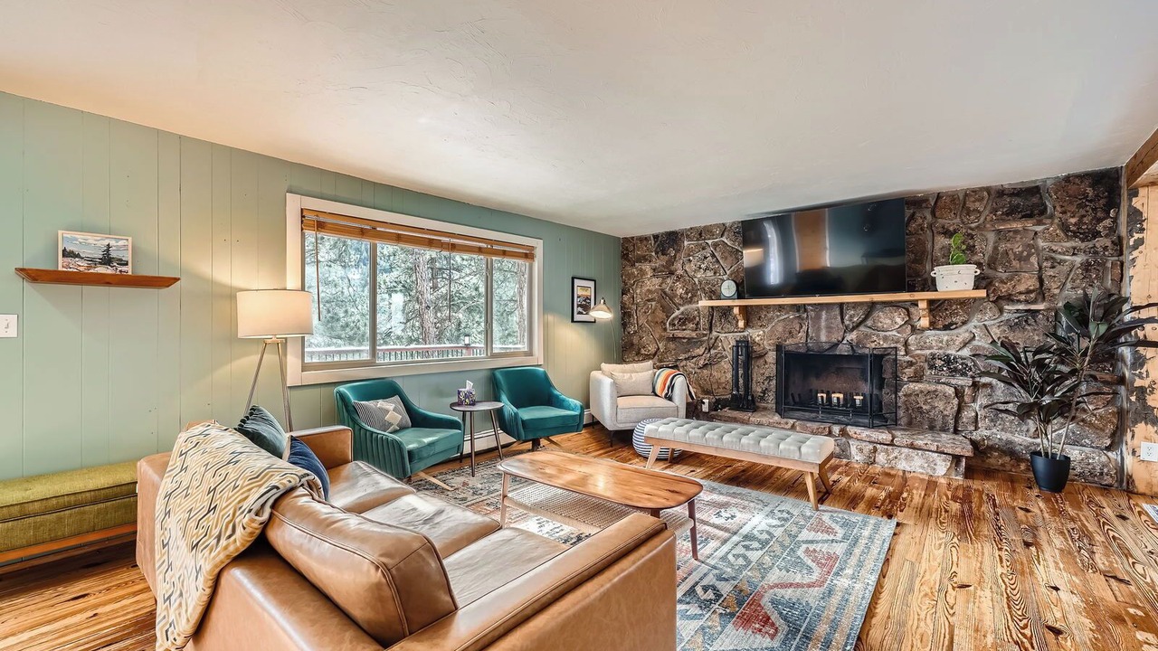 Photo of Livingroom in North Central Evergreen