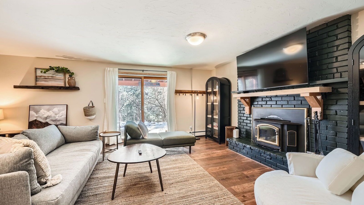 Photo of Livingroom in North Central Evergreen