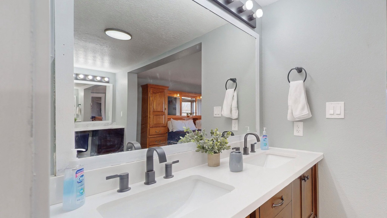 Photo of Bathroom in Jade Park