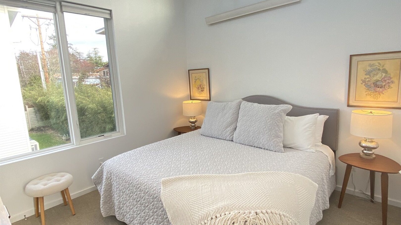Photo of Bedroom in Eastsound