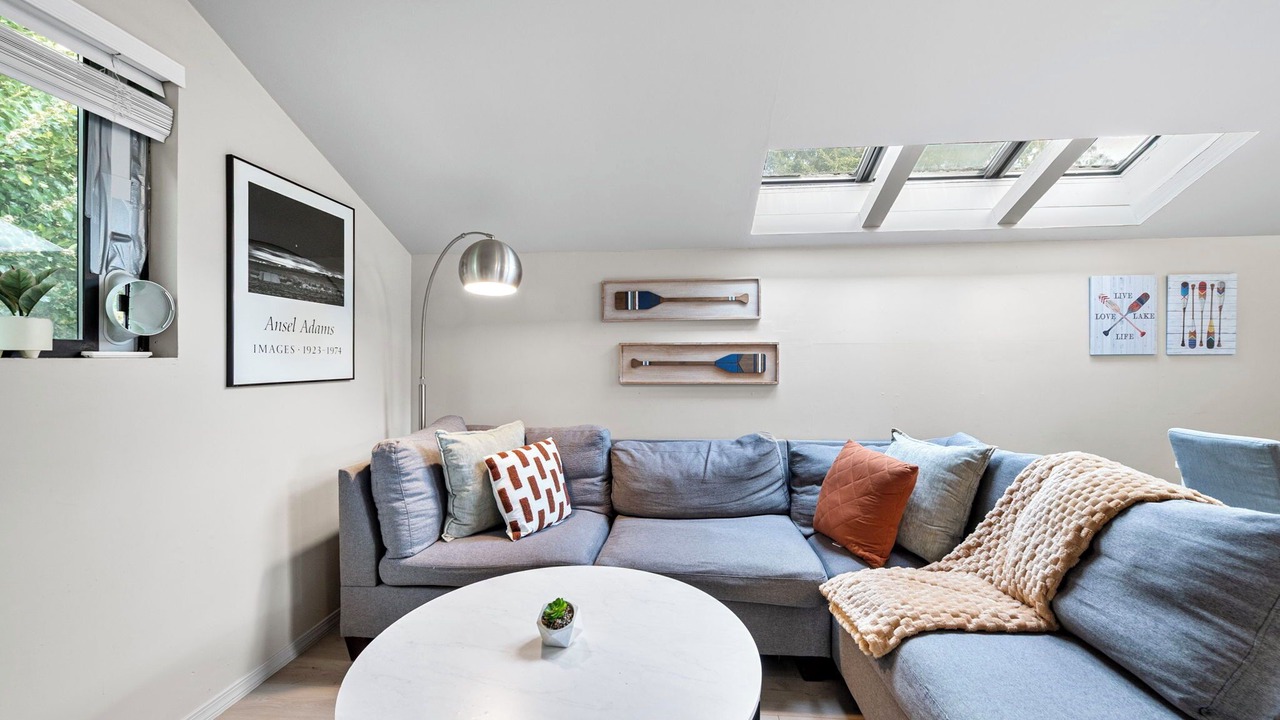 Photo of Livingroom in SeaTac
