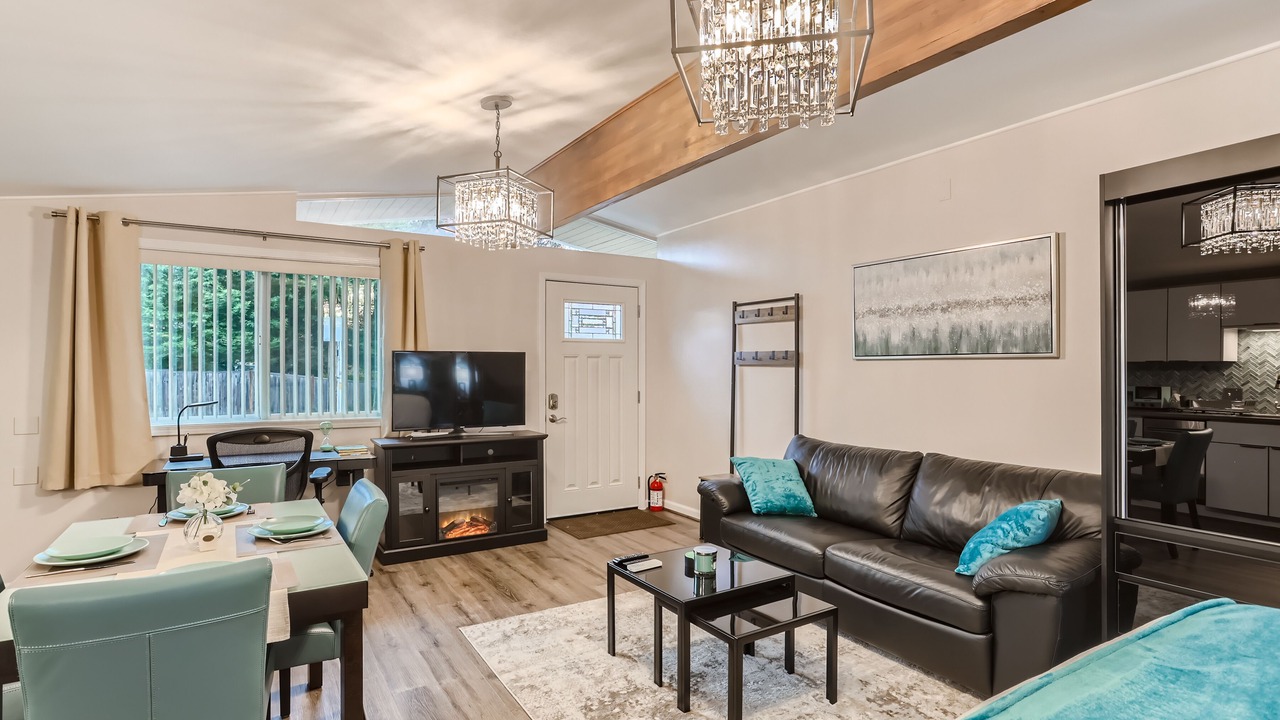 Photo of Livingroom in Northwest Bellevue