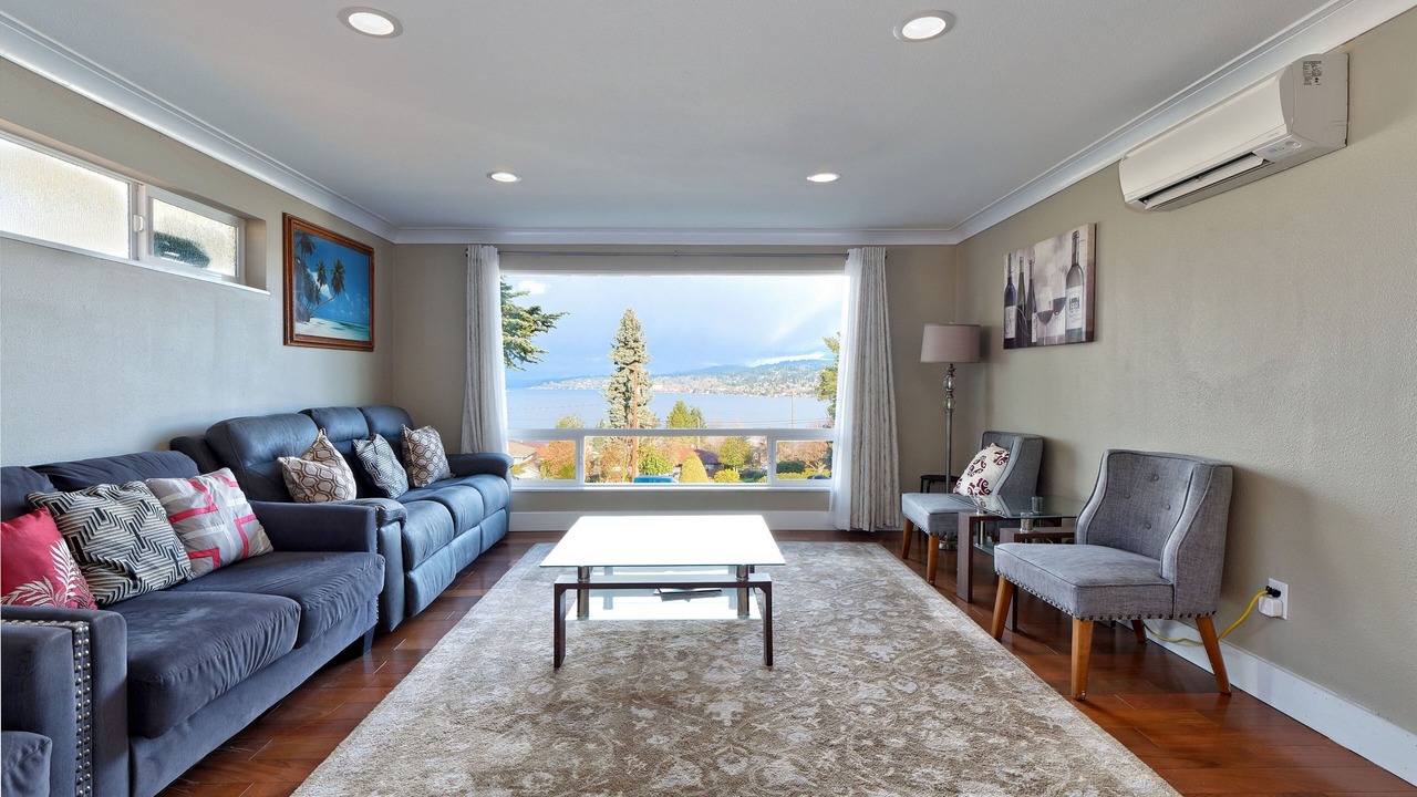 Photo of Livingroom in Bryn Mawr-Skyway