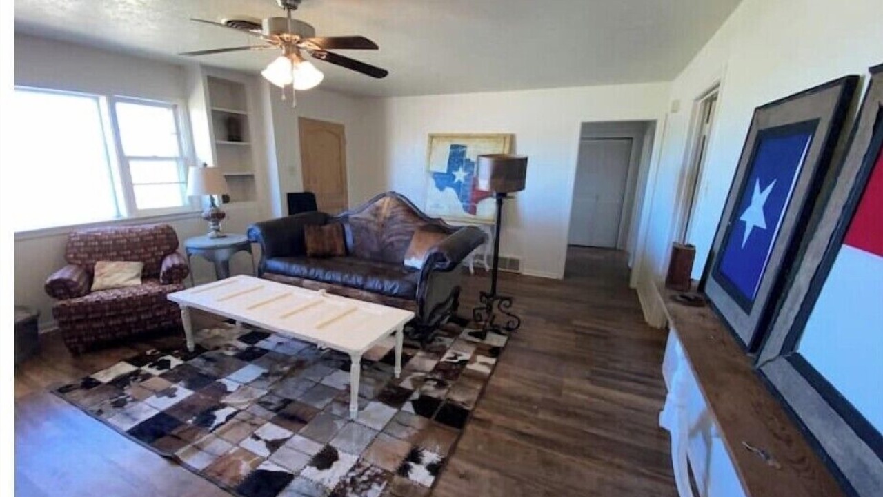Photo of Livingroom in Snyder