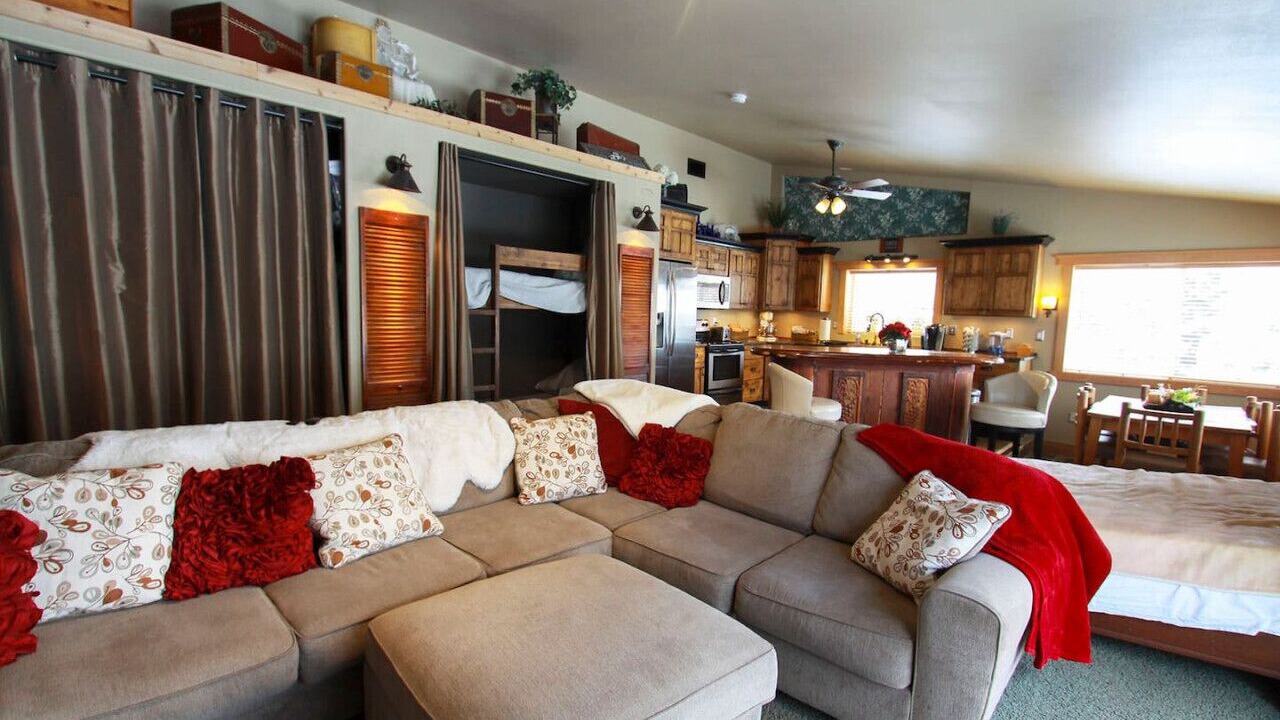 Photo of Livingroom in Colbert