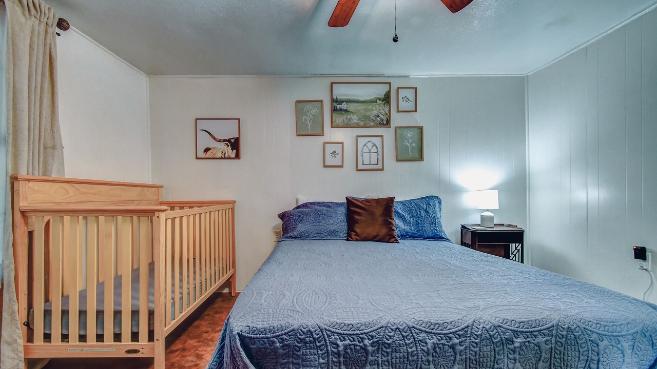 Photo of Bedroom in Glen Rose