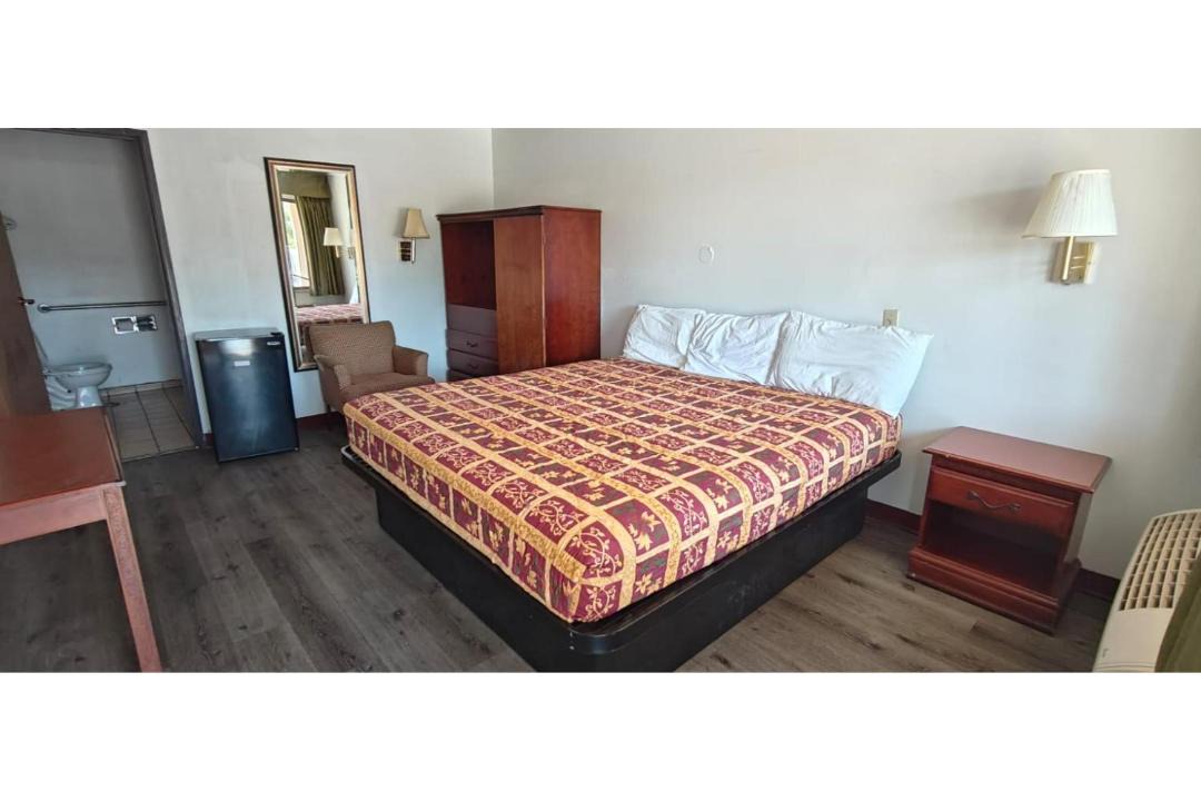 Photo of Bedroom in Trumbull Village