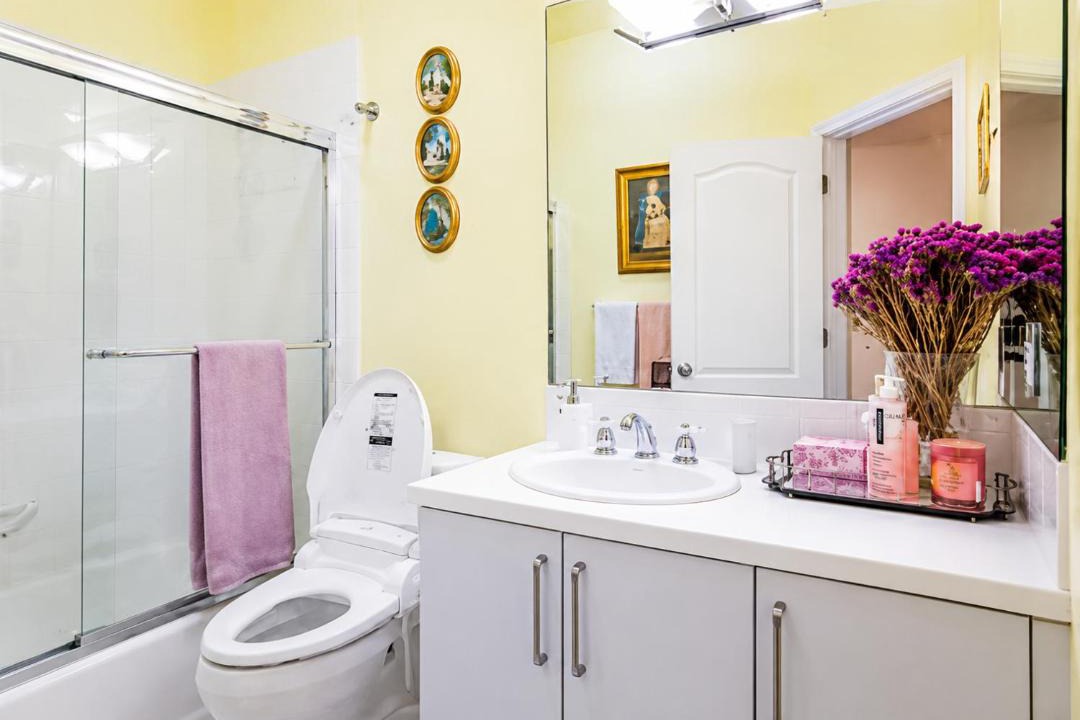 Photo of Bathroom in Cougar Mountain