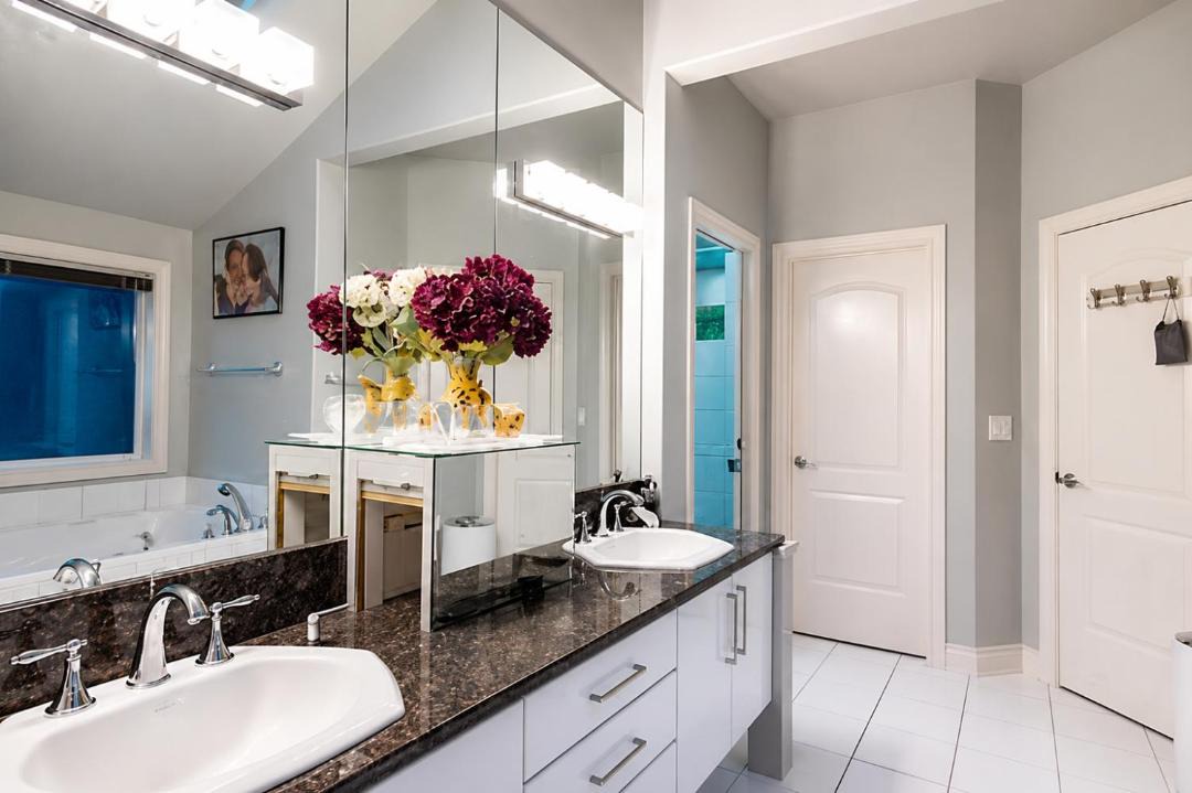 Photo of Bathroom in Cougar Mountain