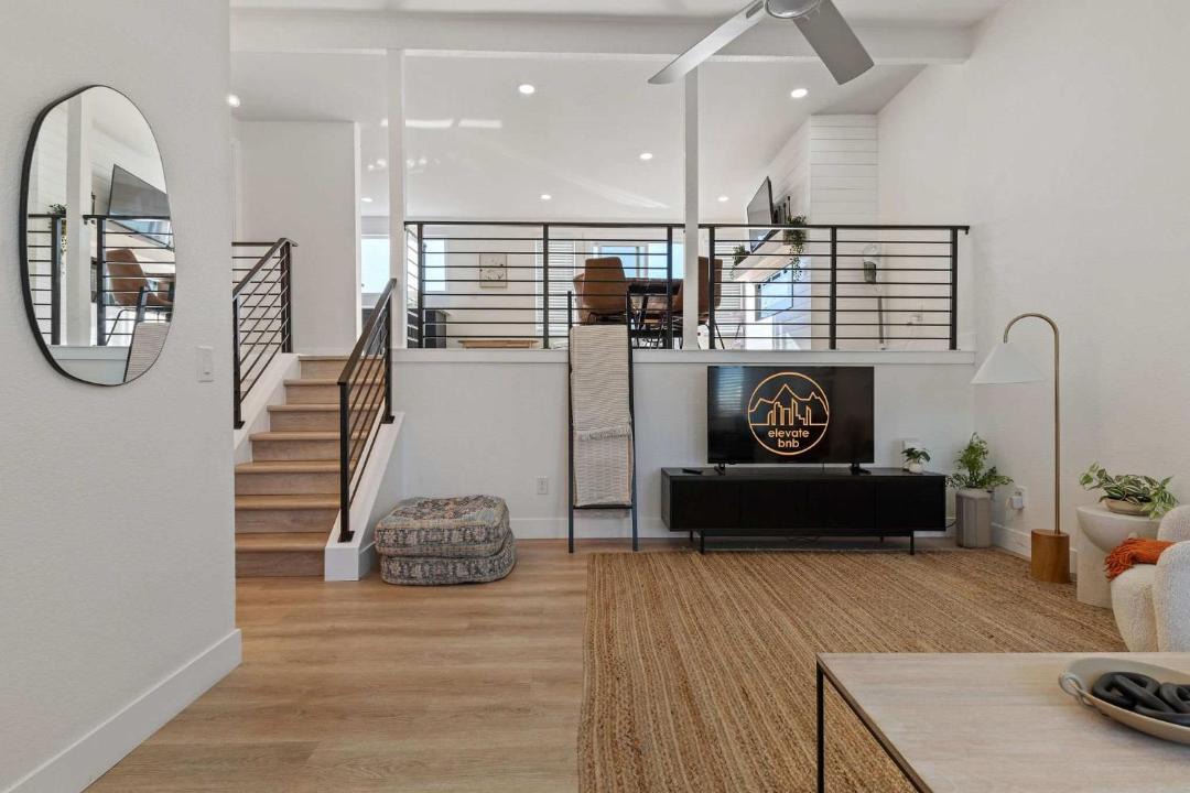 Photo of Livingroom in North Central Westminster