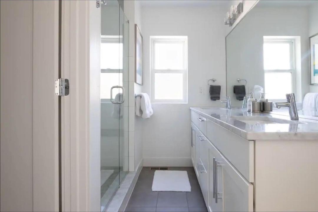 Photo of Bathroom in Sunnyside