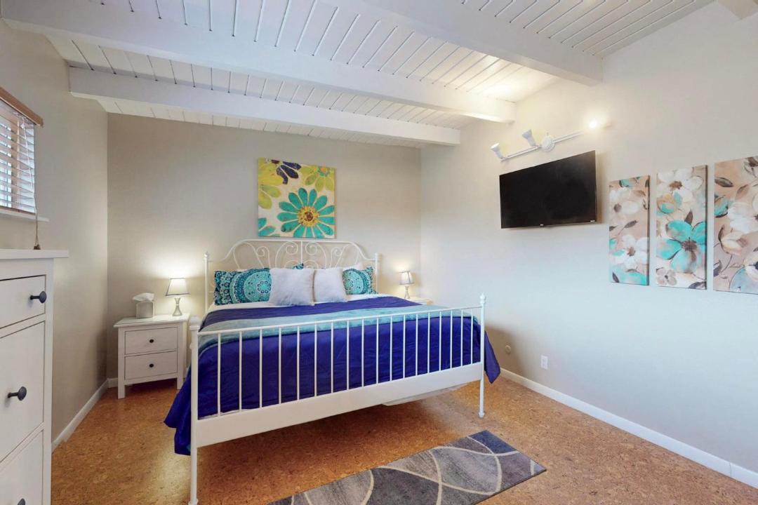 Photo of Bedroom in Highland Business