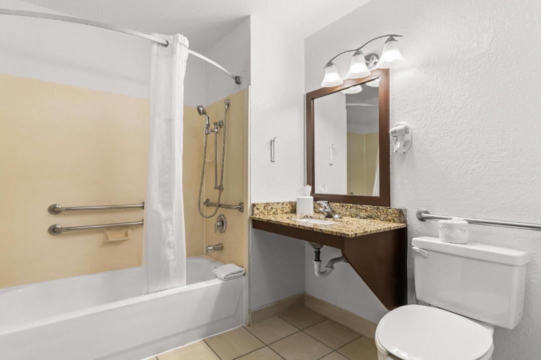 Photo of Bathroom in Dupont