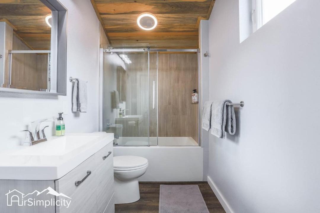Photo of Bathroom in Golden