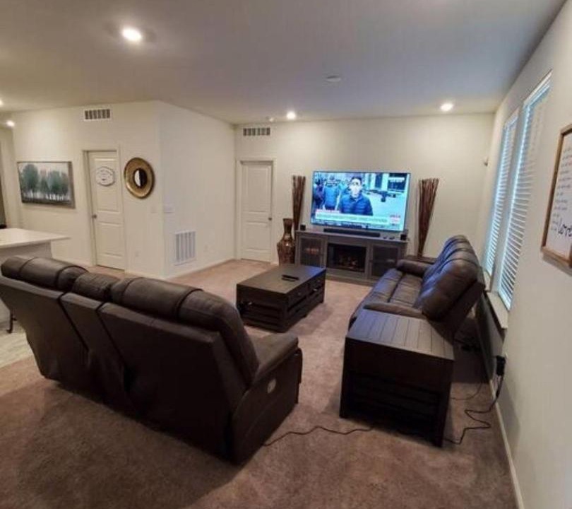 Photo of Livingroom in Aurora