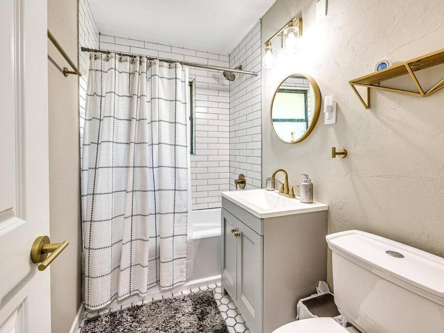 Photo of Bathroom in Central Oklahoma City