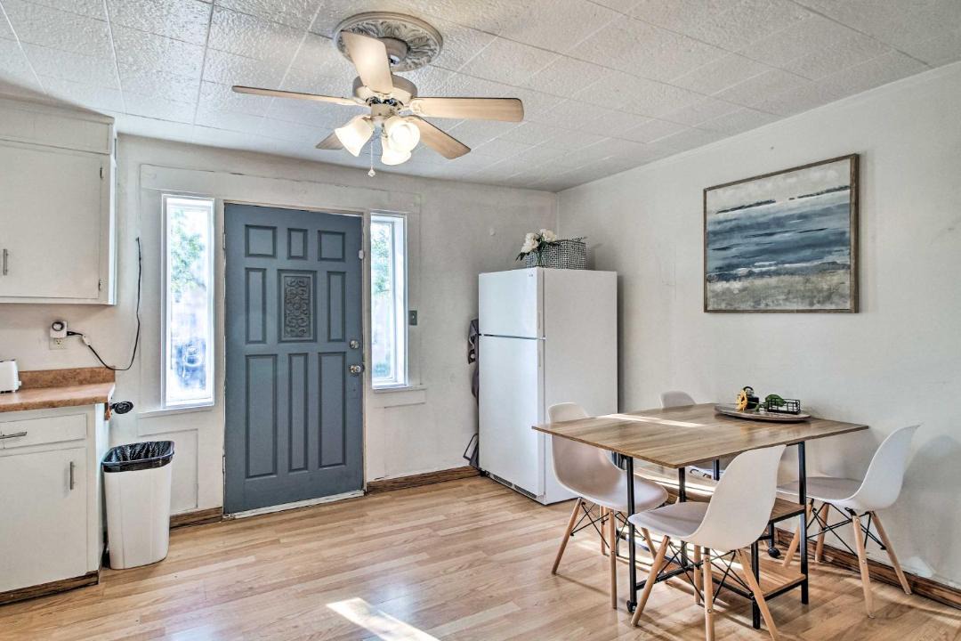 Photo of Livingroom in Near North Valley