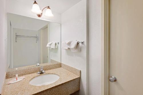 Photo of Bathroom in Plainview