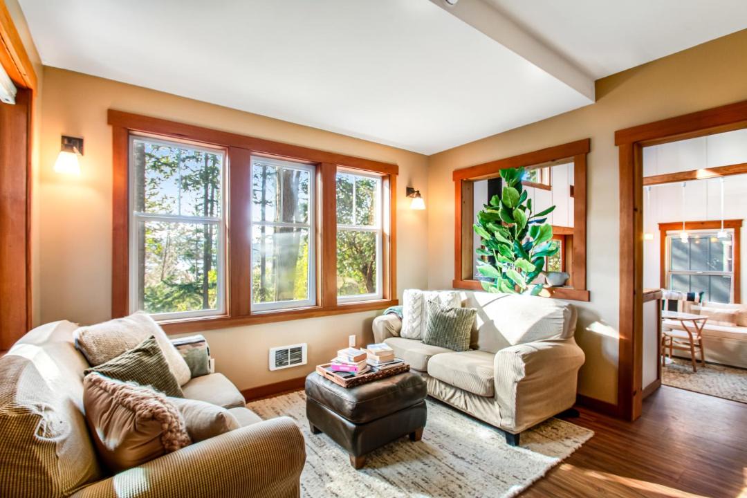 Photo of Livingroom in Eastsound