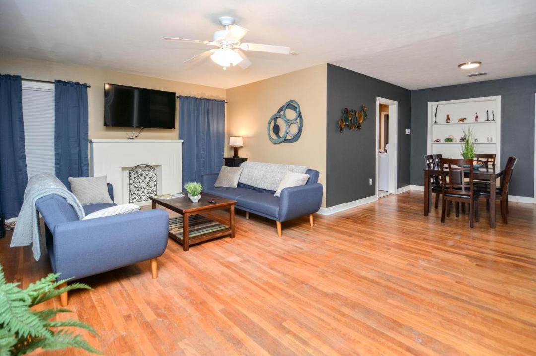 Photo of Livingroom in Tech Terrace