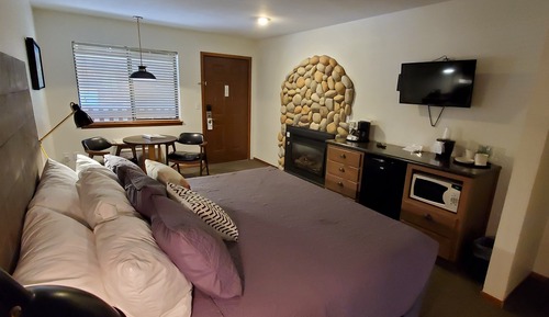 Honeymoon Room, Jetted Tub (Not pet friendly)