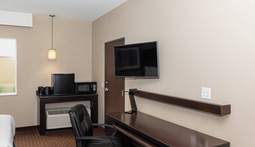 Room, 2 Queen Beds, Hearing Accessible (Roll-in Shower)