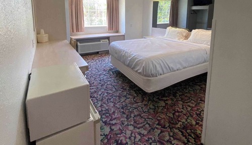Standard Suite, 1 Queen Bed, Non Smoking, Kitchenette