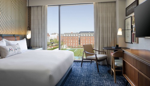 Room, 1 King Bed (Mobility/Hearing Access, Roll-In Shwr)