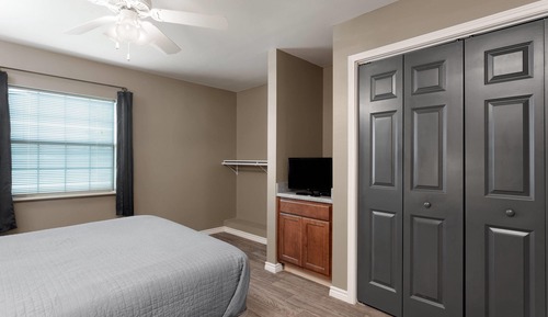 Suite, 1 Bedroom, Accessible, Non Smoking (Mobility, Roll-In Shower)