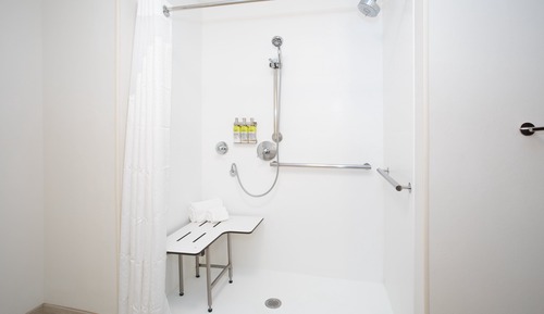 Standard Room, 2 Queen Beds, Roll-in Shower (Mobility Accessible)