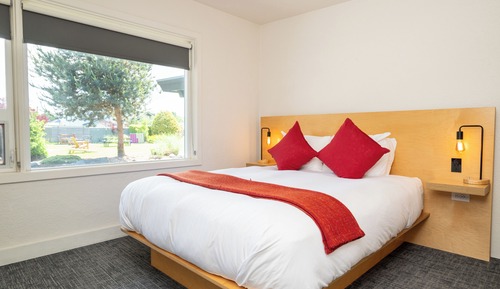 Premier Suite (Queen, Cascade)